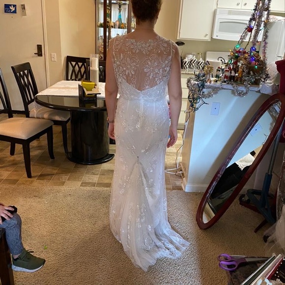 Monique Lhuillier - never been worn! Wedding dress - Picture 9 of 9